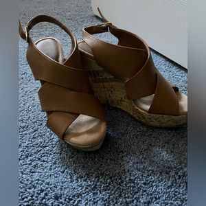 Montego Bay club wedge tan heel size 5